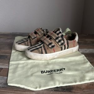 Kids Burberry shoes. Size EU 31.